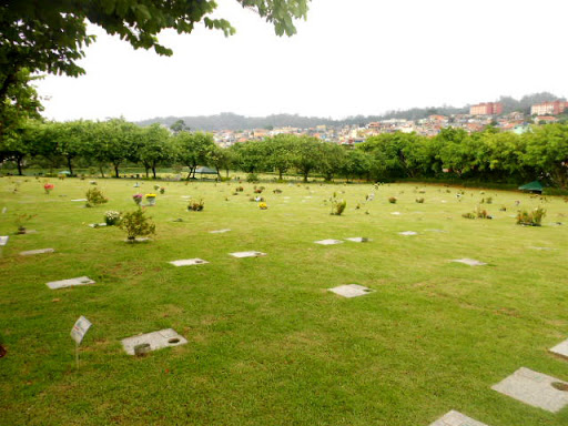 coroa de flores cemitério vale dos pinheirais